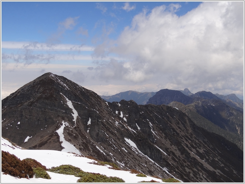 2012-03-06 12-00-29雪山北望聖稜線.JPG